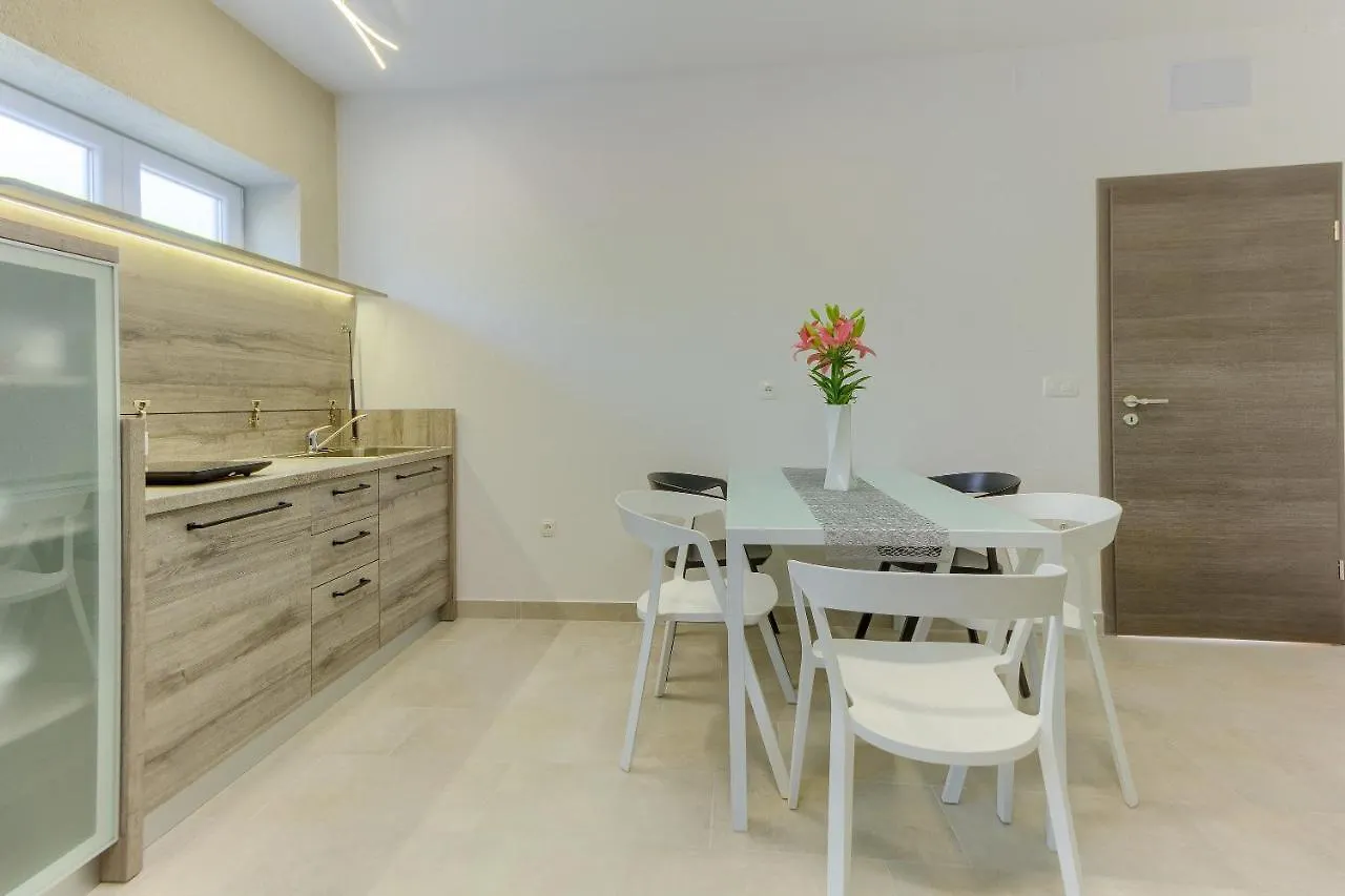 Apartment Bircic Kastela Croatia